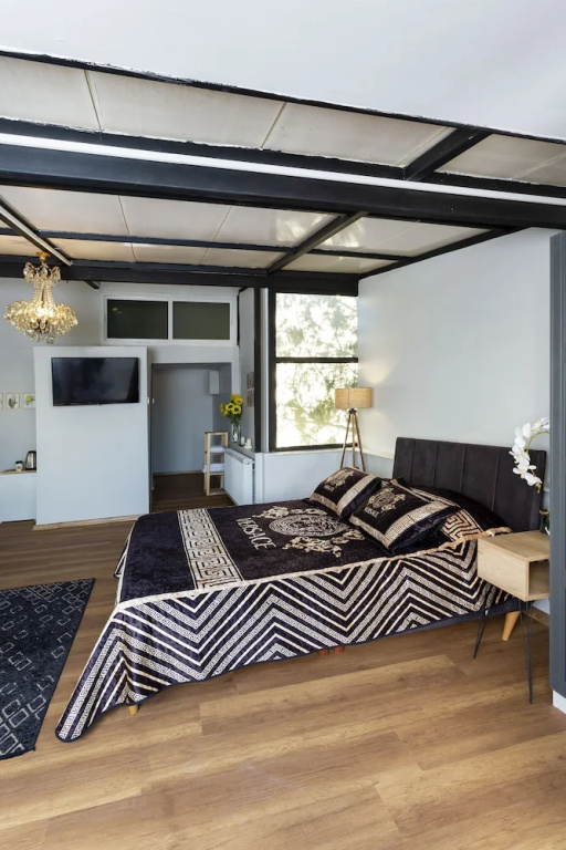 8 Rooms House — 1