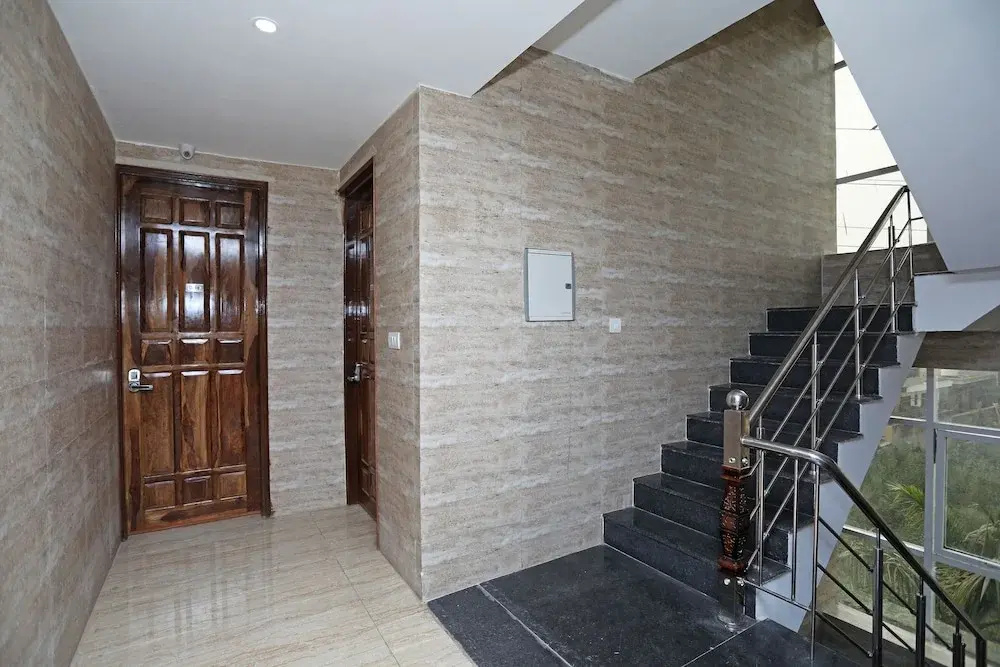Lobby & Reception