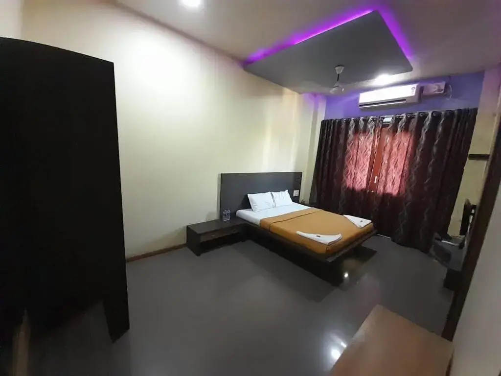 Deluxe Double room (full double bed)
