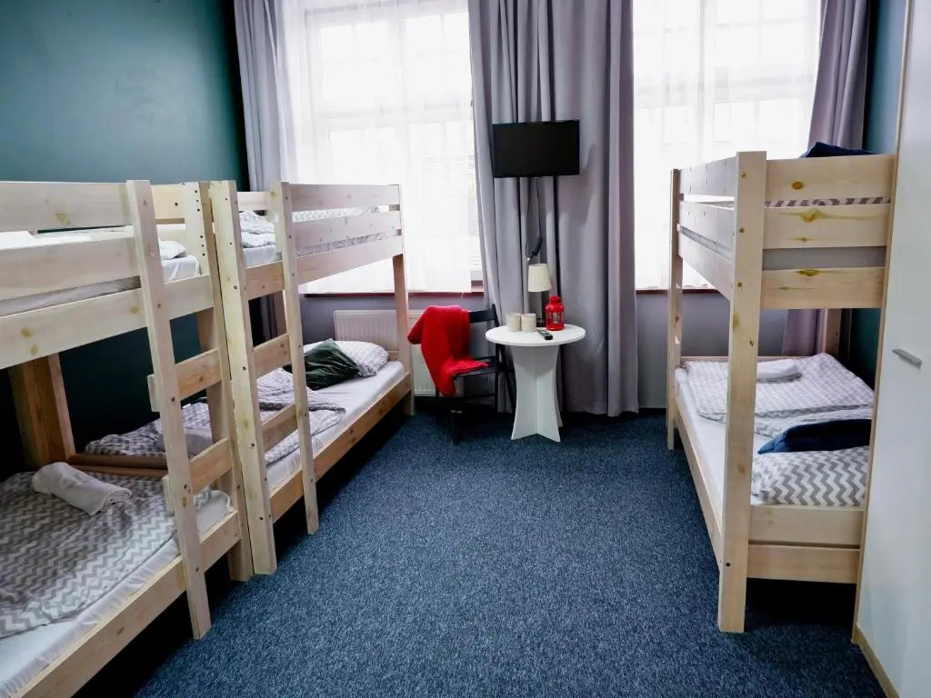 Sextuple room