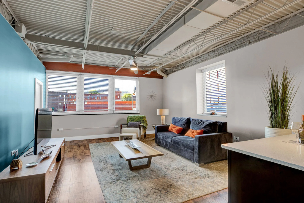 A Friendly Staycation - Downtown Condo Close to City Amenities — фото 4