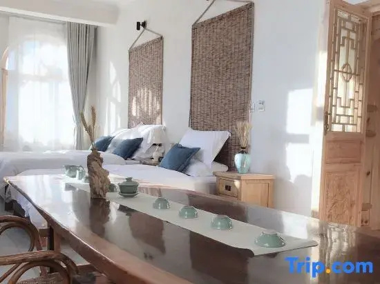 Standard Family room with mountain view
