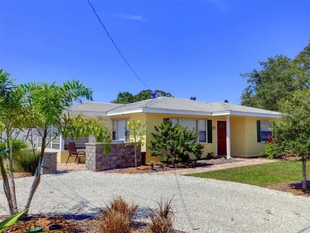 Poco Place, 2 Bedrooms, Wifi, 2 Blocks to Beach, Sleeps 6