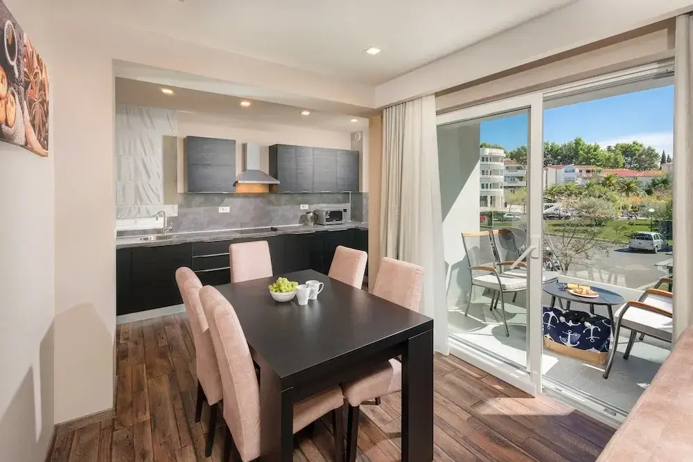 1 Bedroom Apartment with balcony and with park view