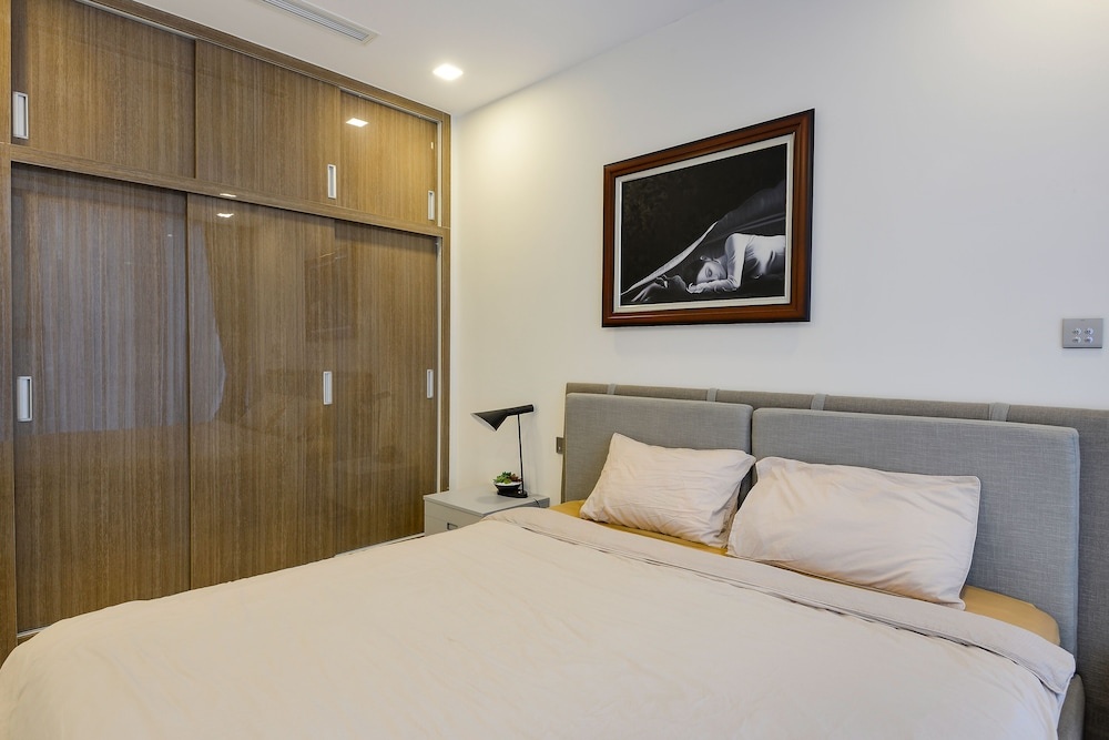 Business City - Vinhome Golden River