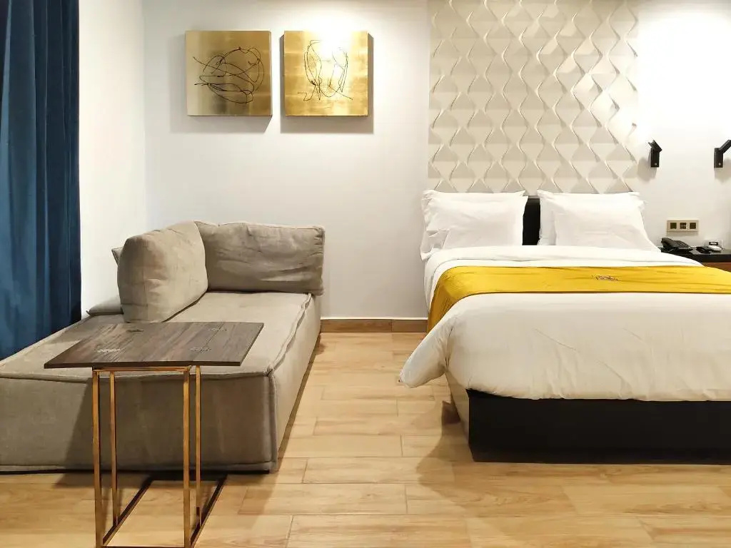 Deluxe Double Suite (full double bed)