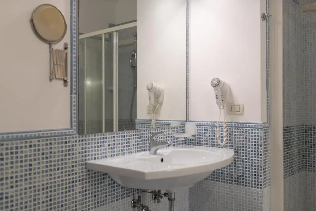 Classic Double room (full double bed)