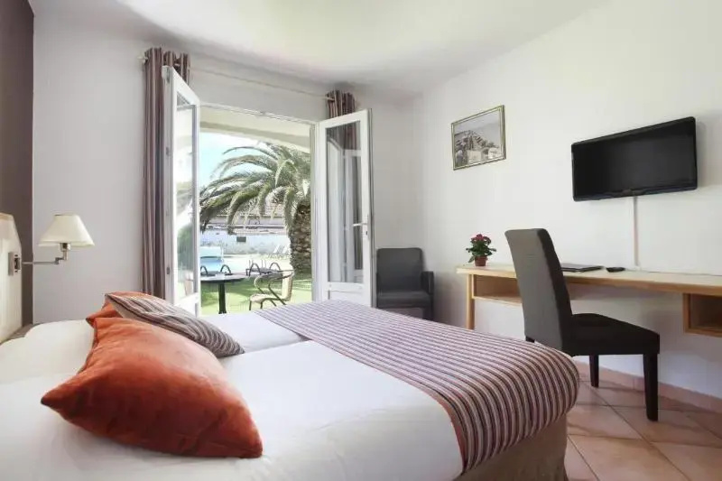 Standard Double room with balcony and with garden view (full double bed)