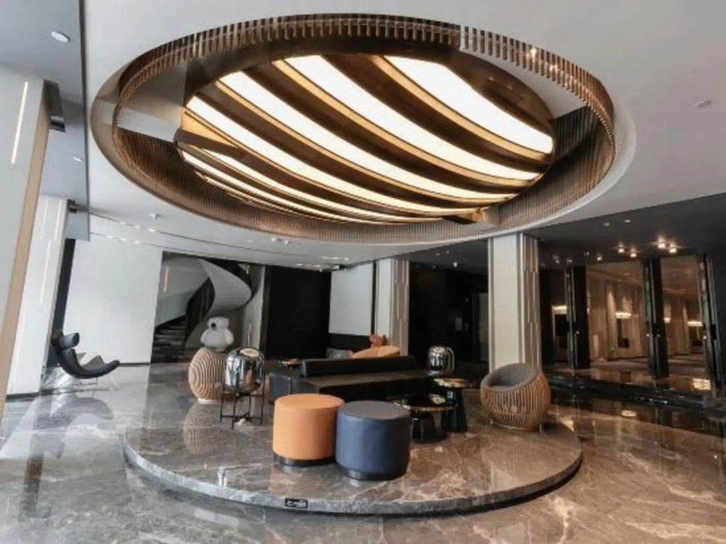 Lobby & Reception