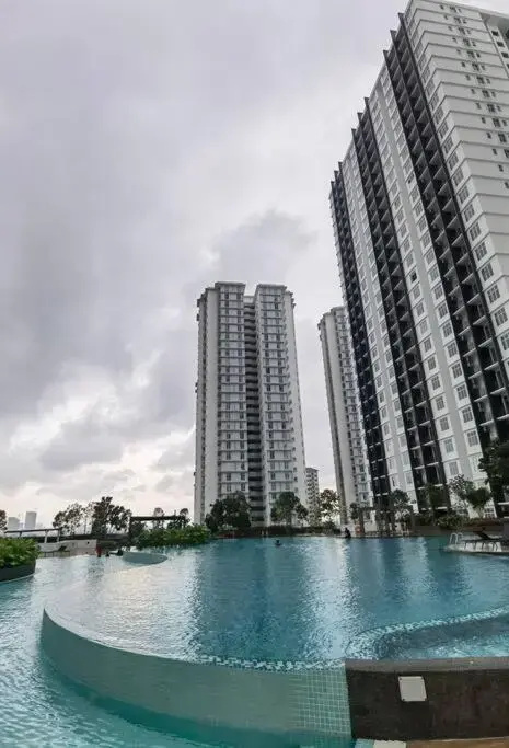 A1403 JB CITY SKS HABITAT LARKIN 2BR 6Pax 100mbps NETFLIX!! By STAY