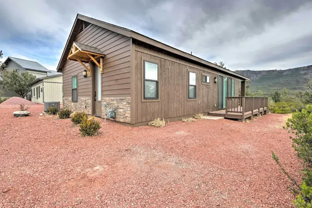 Hot Tub, Deck & Mtn View: Lavish Cabin in Pine!