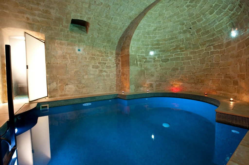 L'Hotel 20