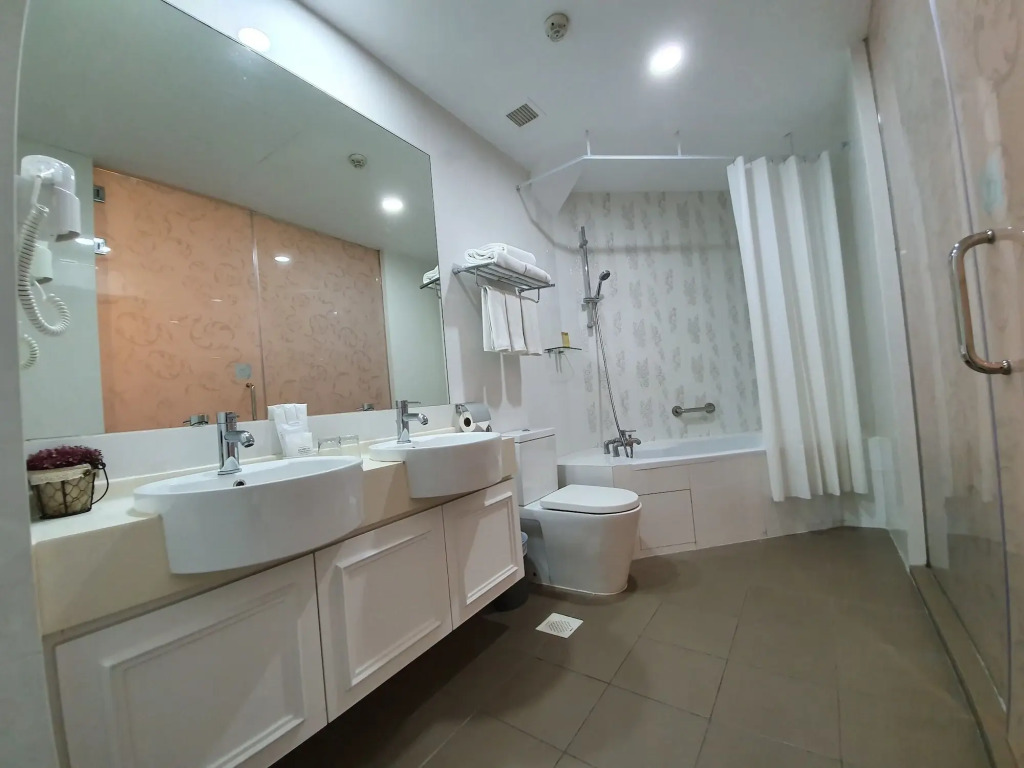 Santa Grand Hotel East Coast, a NuVe Group Collection by null