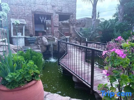 Apartment 3 - Private, Pet-Friendly Apartment in Roodepoort with Pool Access