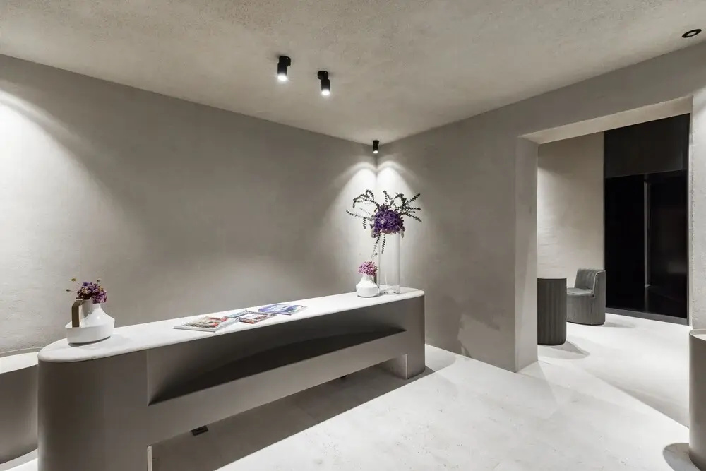 Lobby & Reception