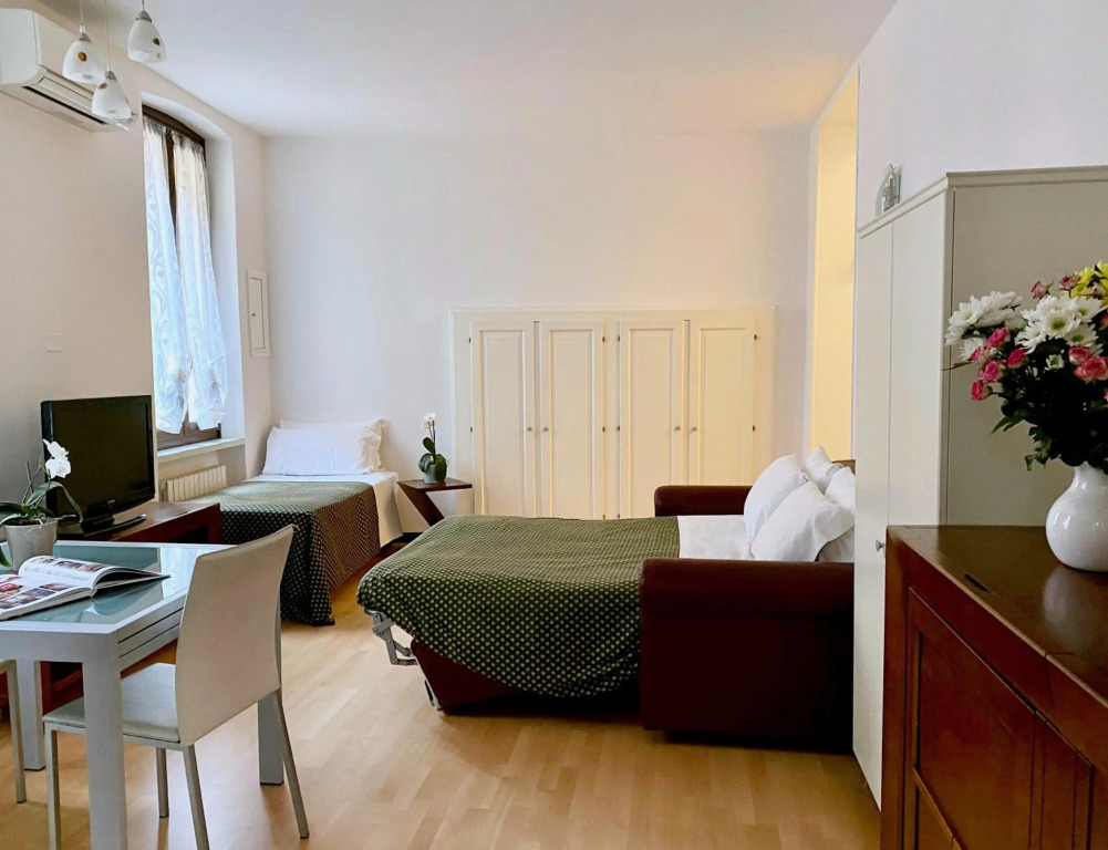 Hotel Aurora by null