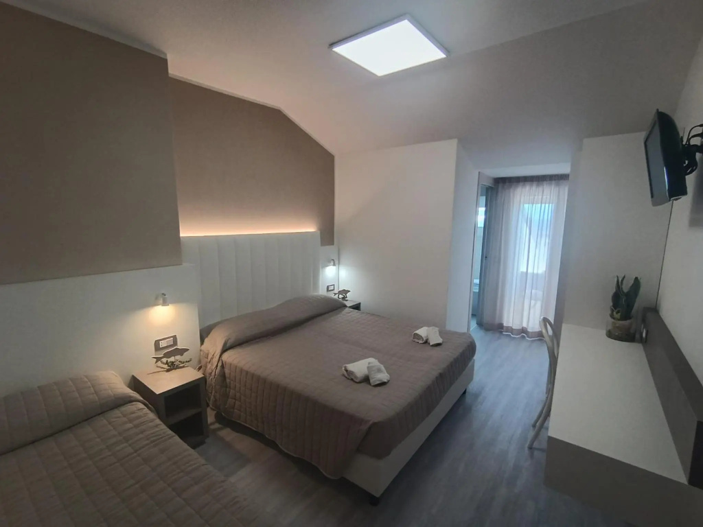 Hotel Cannes — 5