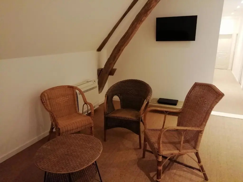 Voir la photo 4 — Gîte Ainay-le-Vieil, 5 pièces, 8 personnes - FR-1-586-15