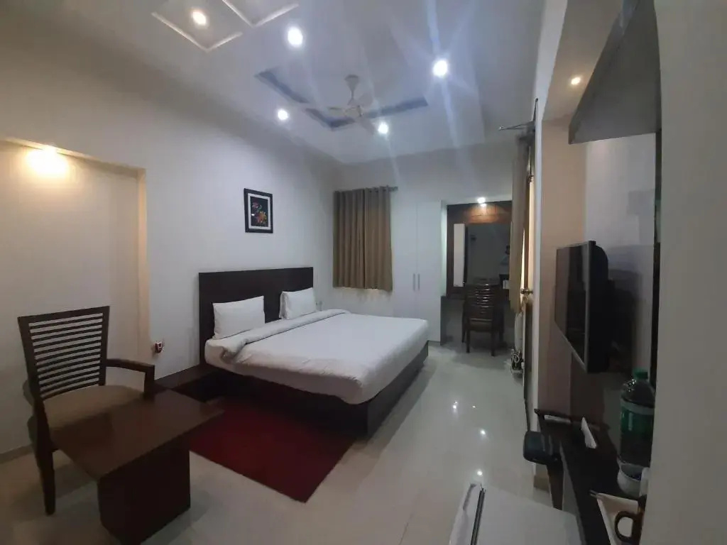 Deluxe Double room (full double bed)