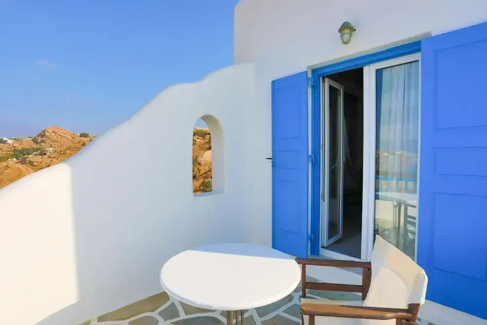 Maganos Eikosi in Thira