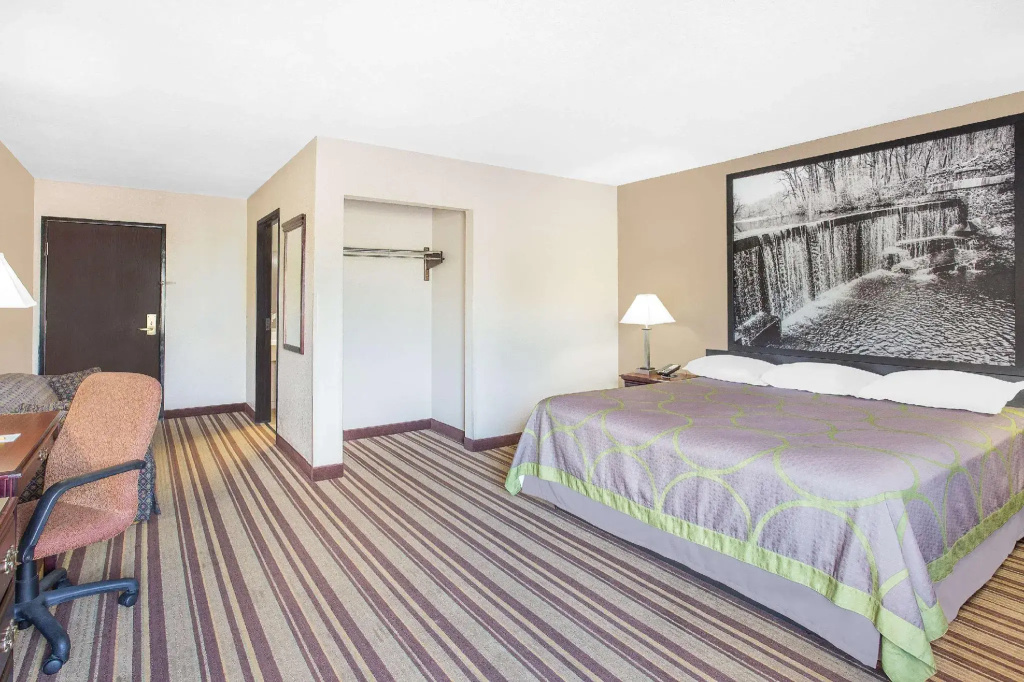 Double Suite (full double bed)