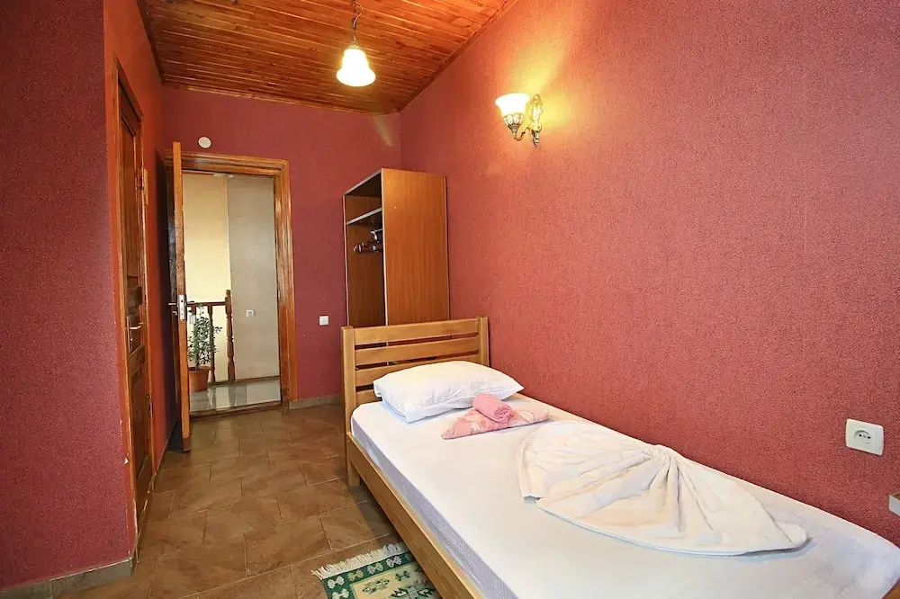 Economy room