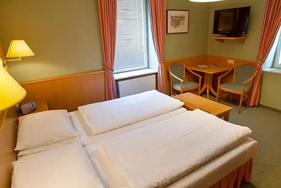 Hotel Hohenstauffen - Chambres