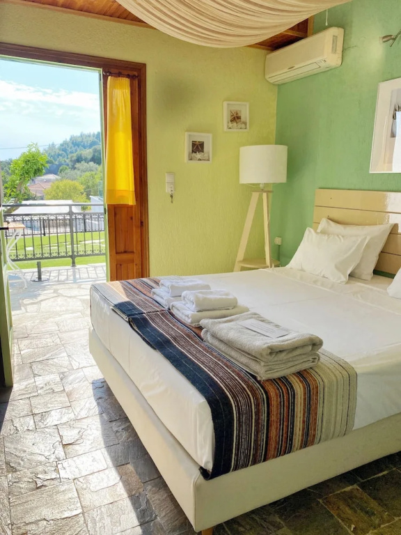 Classic Double room with view (full double bed)