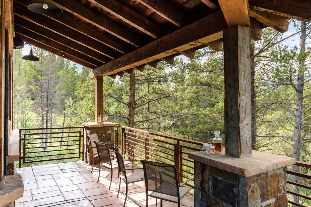 Sleeps 22! Craftsman Haven in Gated Community w/ Movie Room & Skiing