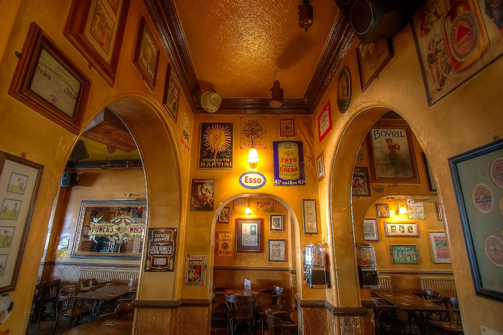 Lobby & Reception