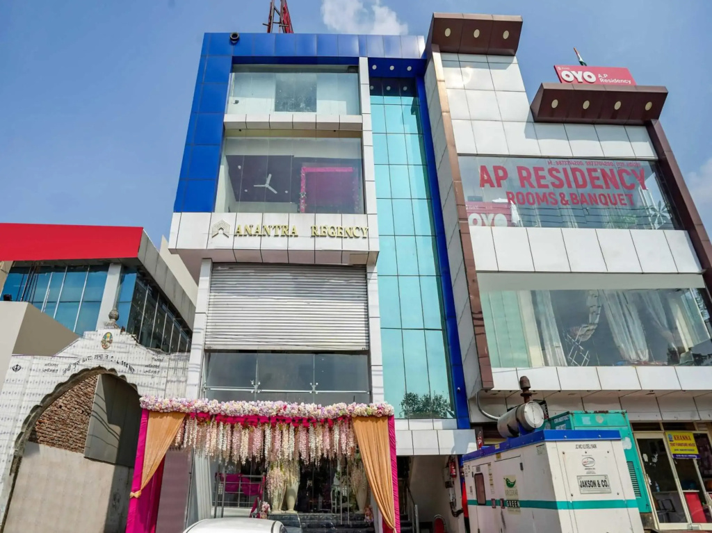 OYO Flagship 70056 Grand Inn Residency