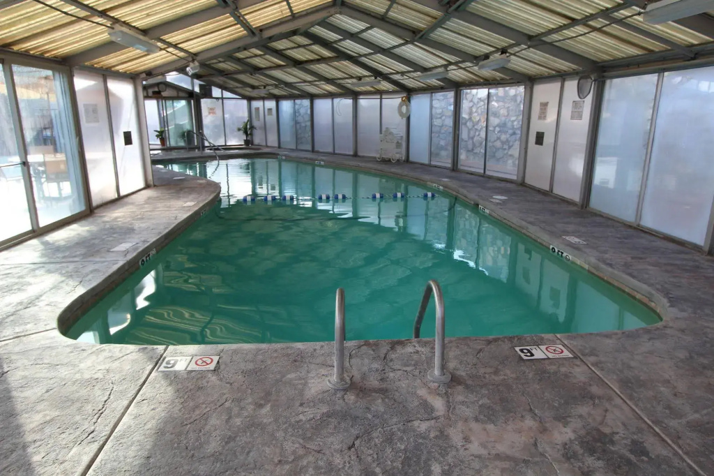 Crown Point Resort - Général