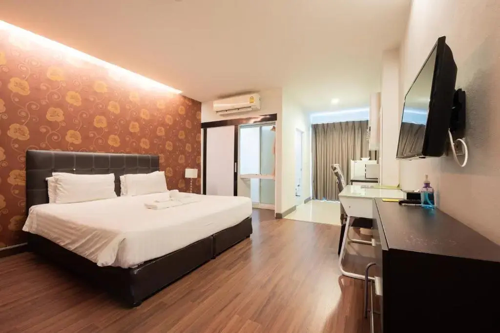 豪華雙人房，設有露台及雙人床