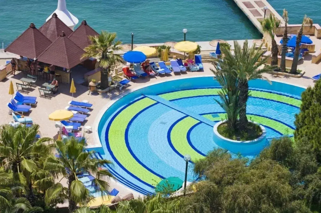 Beach & Waterfront