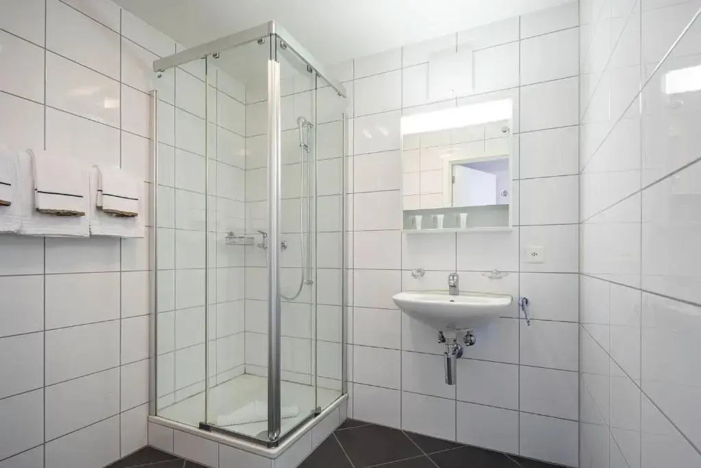 3 Bedrooms Apartment