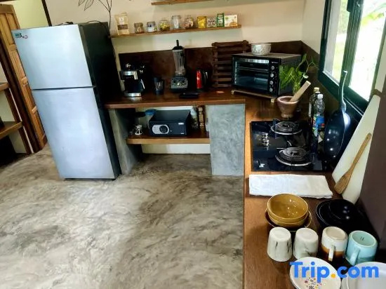 Large 1 bed apartment with yoga studio and seaview