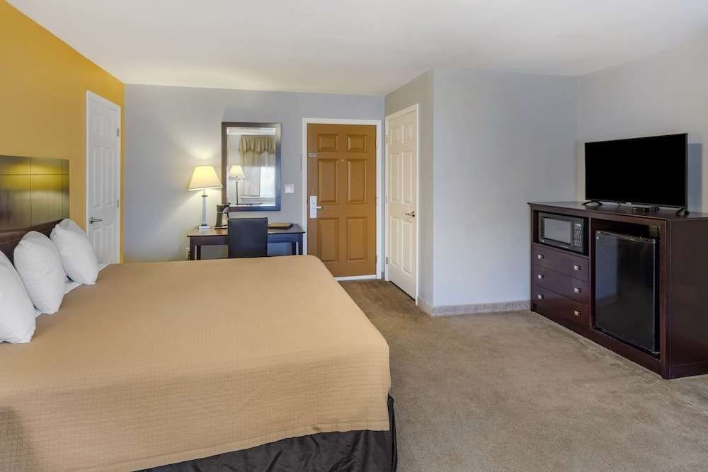 The Riverstone Inn — 4