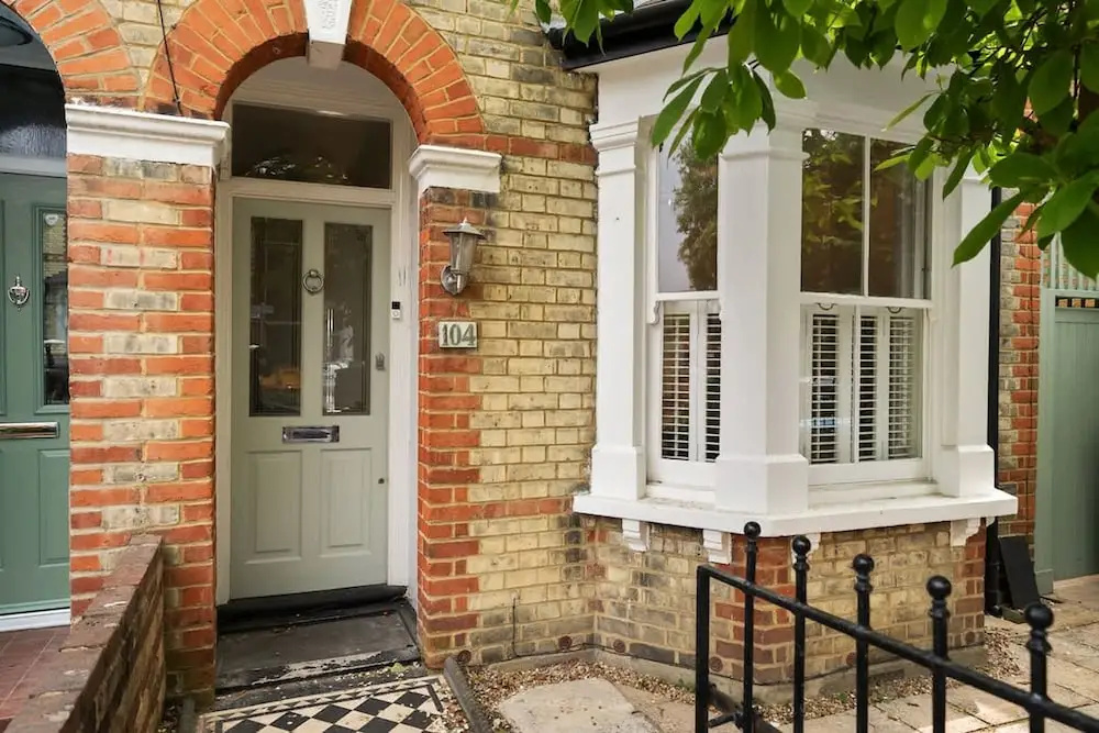 Kingston 3BR Relaxed Comfort for Family Work