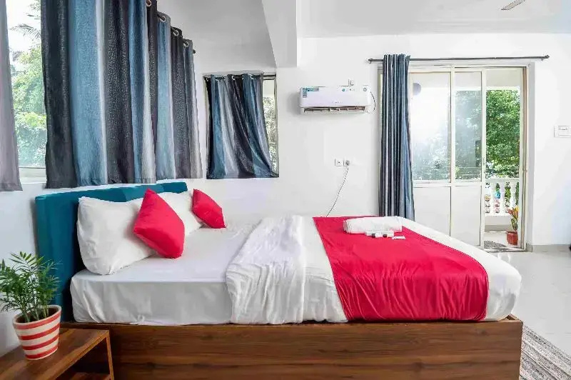 Deluxe Double room with sea view (full double bed)