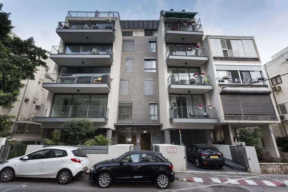 Emilia TLV