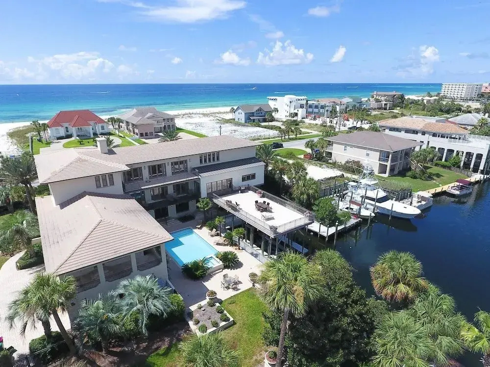 Villa Blanco 11 Bedroom Holiday Home by Five Star Properties