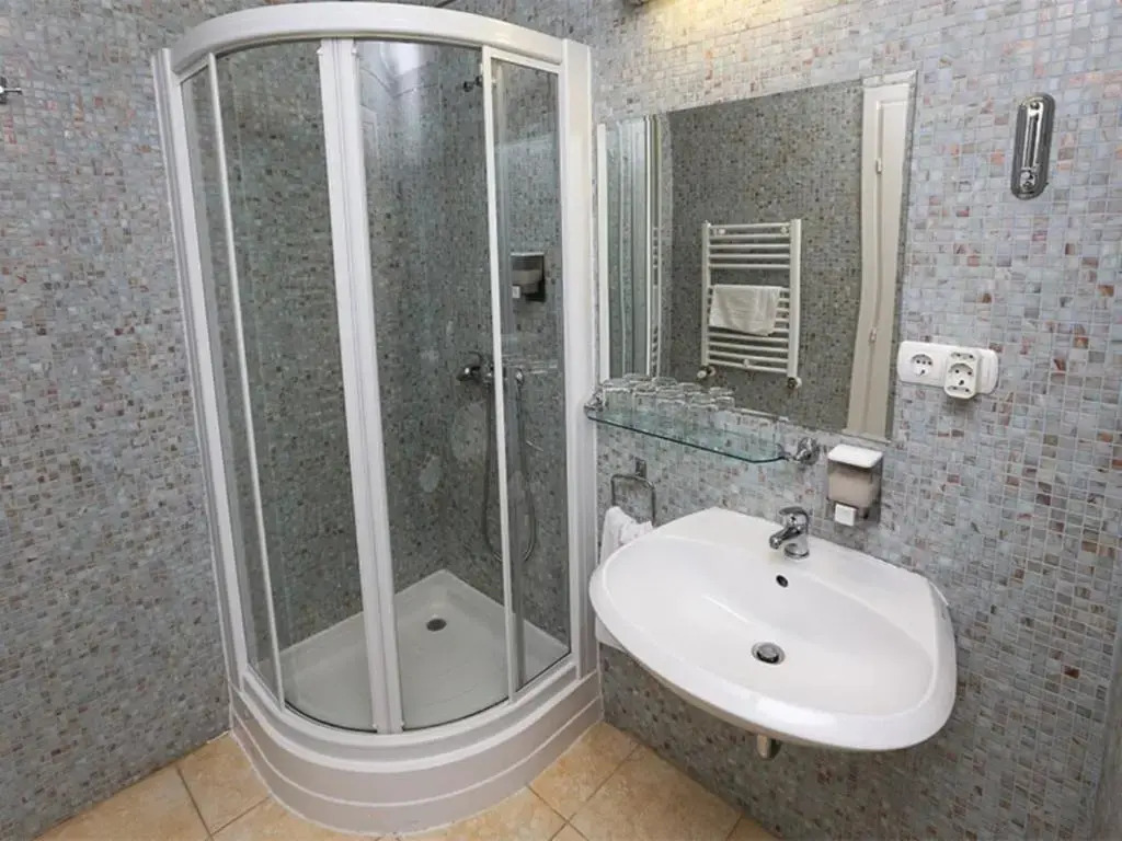 Standard Single room with harbour view