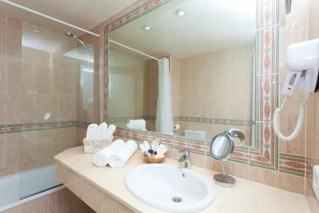 FERGUS Style Cala Blanca Suites - Chambres