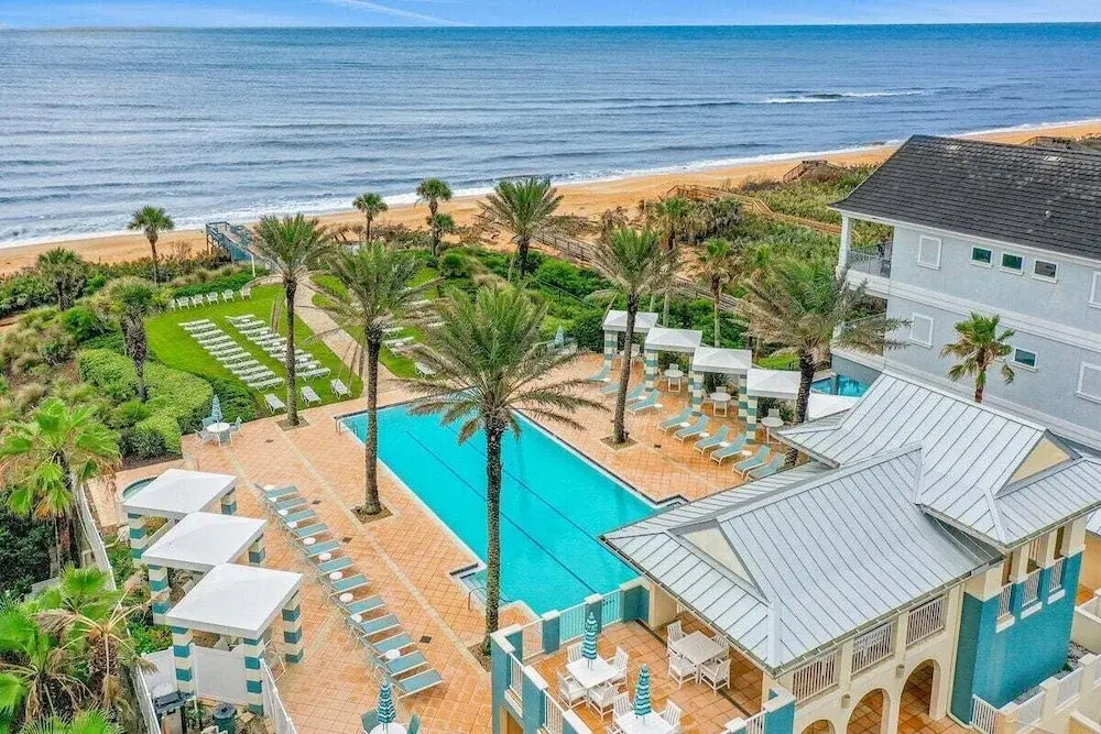 Elegant Waterfront Condo With Central AC, Balcony, and Shared Pools & hot Tubs