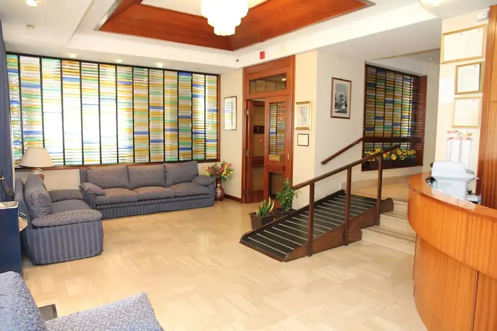 Lobby & Reception