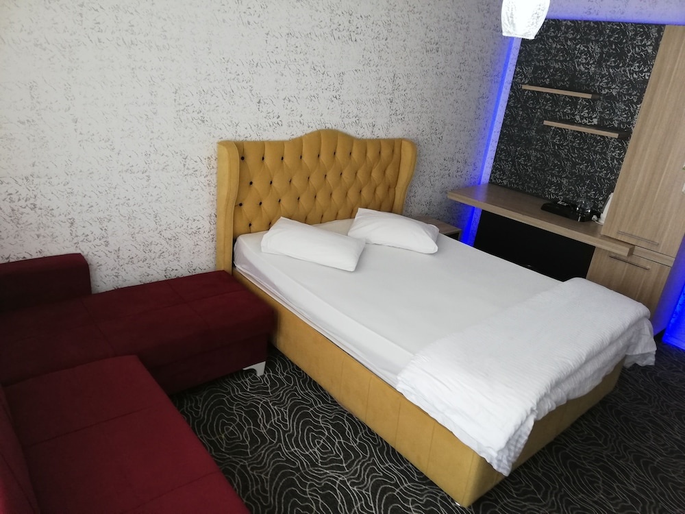 Pin Suites — 5