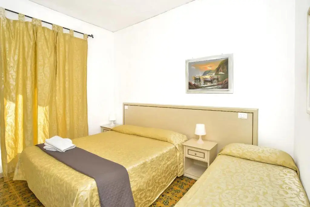 Economy Triple room