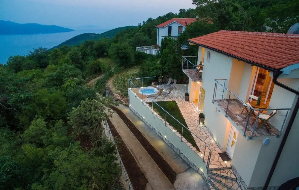 Awesome Home in Sveta Jelena With Jacuzzi, Wifi and 2 Bedrooms