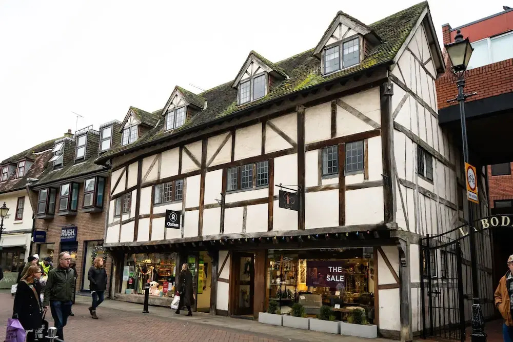 Karah Suites - Queen Annes Court