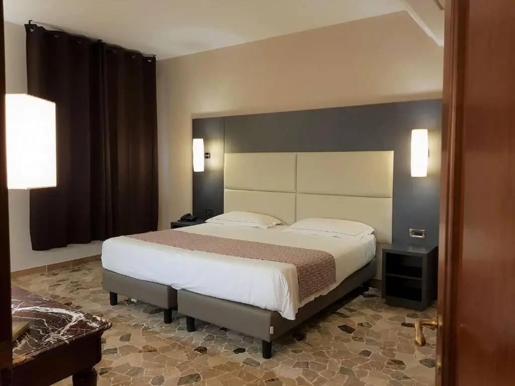 Hotel Astra Ferrara - Chambres